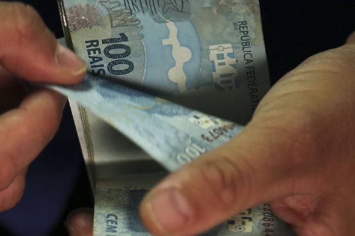 Aposentados e pensionistas do INSS podem consultar antecipação do 13º