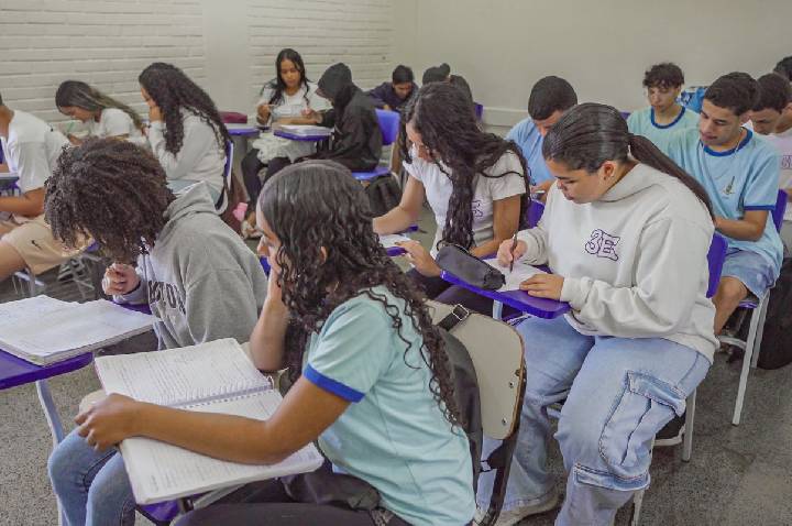 Brasil melhora desempenho escolar no longo prazo, mas patamar é baixo