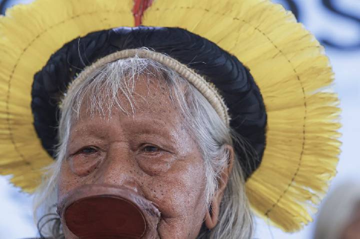 Cacique Raoni apresenta melhora, mas continua internado na UTI
