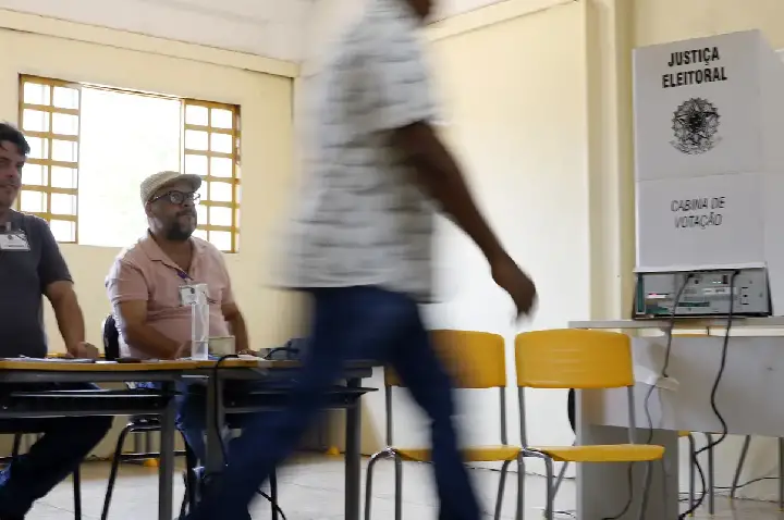 Cerca de 158,7 milhões de eleitores vão às urnas em todo o país