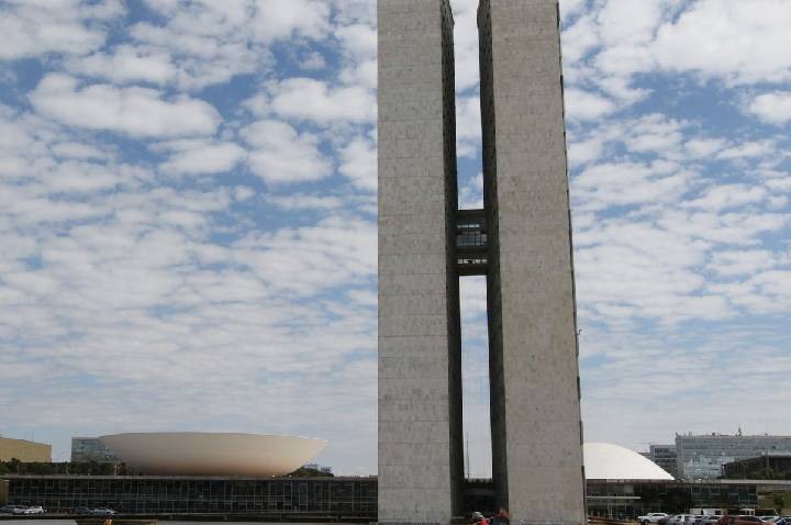 Presidente do Senado marca para segunda votação do fim da escala 6x1 