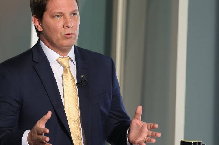 STF não consegue notificar Mário Frias sobre filme de Bolsonaro