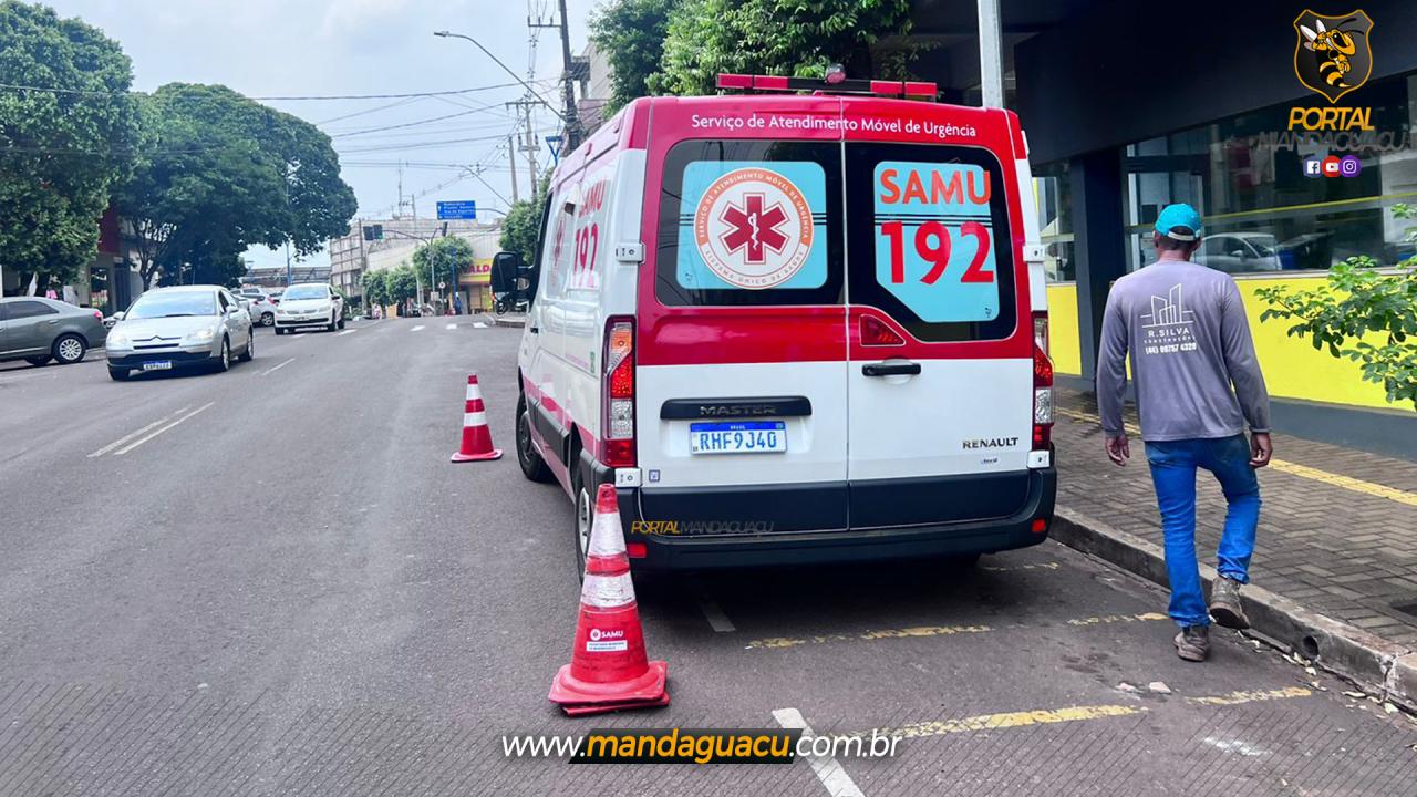 MOTOCICLISTA DE 26 ANOS FICA FERIDO APÓS COLISÃO NO CENTRO DA CIDADE